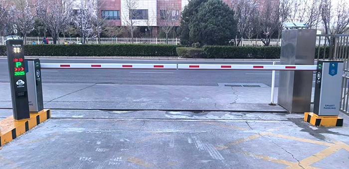 某街道采用 “ 安快 ” 车牌识别系统