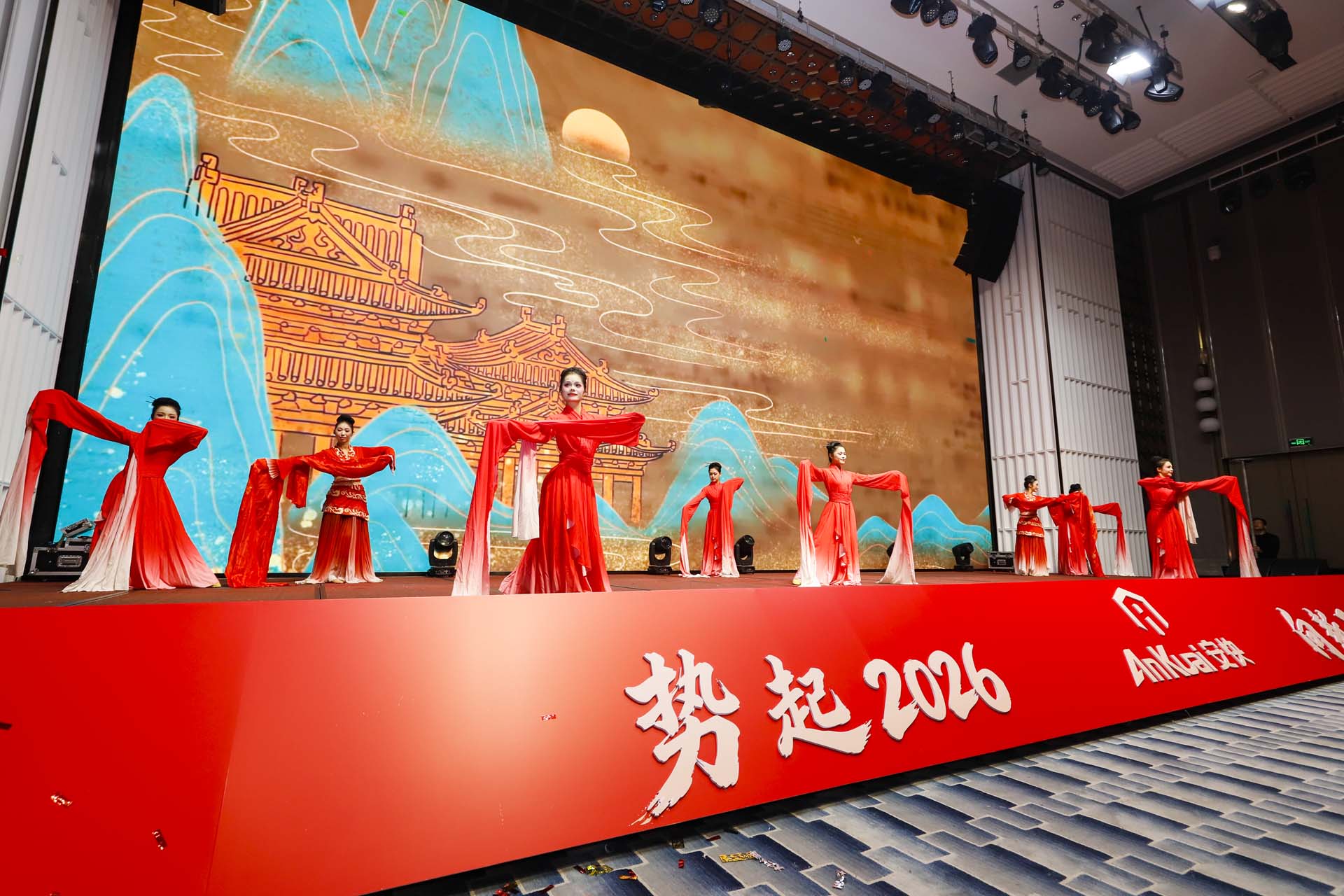 晚会节目国色桃红